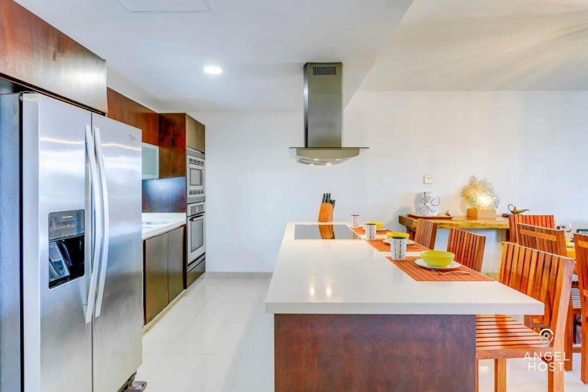 Zen Beachfront Condo, Pool, Gym, Golf, Club Сasa de vacaciones Playa del Carmen