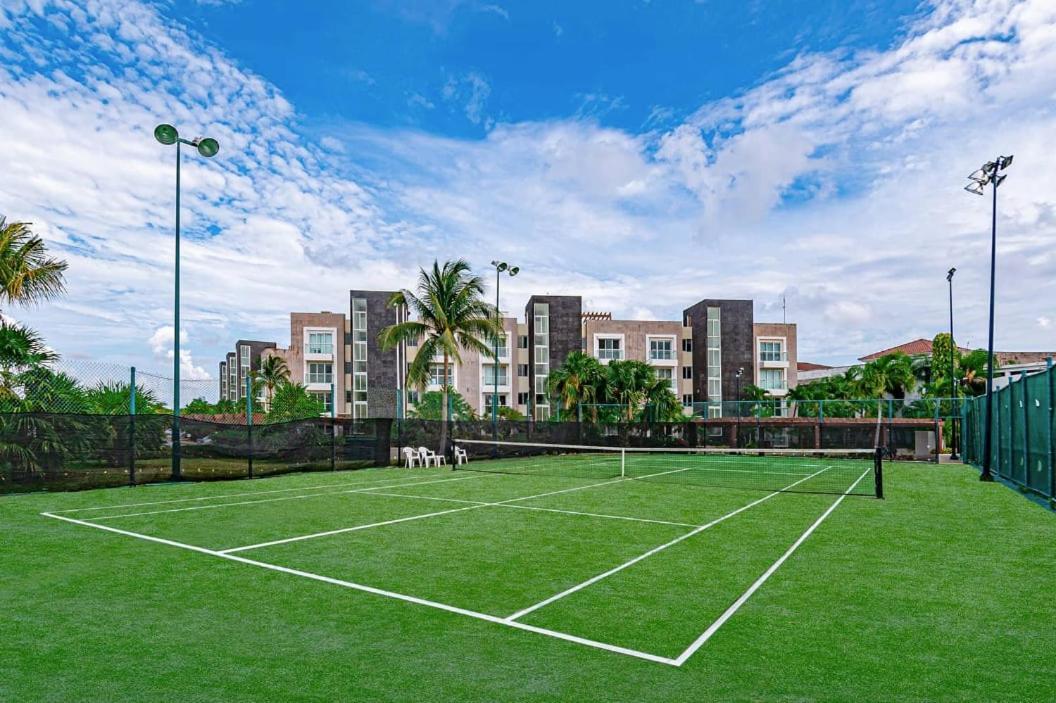 Сasa de vacaciones Zen Beachfront Condo, Pool, Gym, Golf, Club *