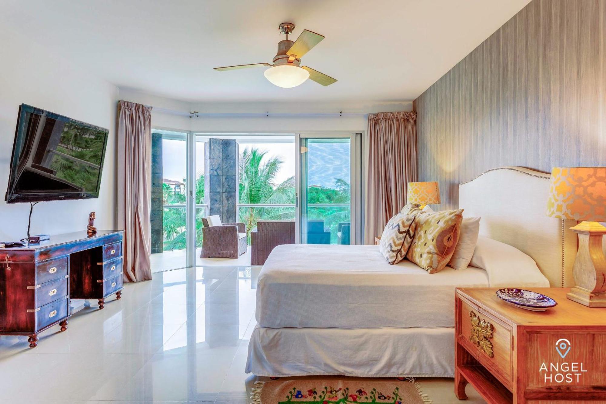 Zen Beachfront Condo, Pool, Gym, Golf, Club Playa del Carmen