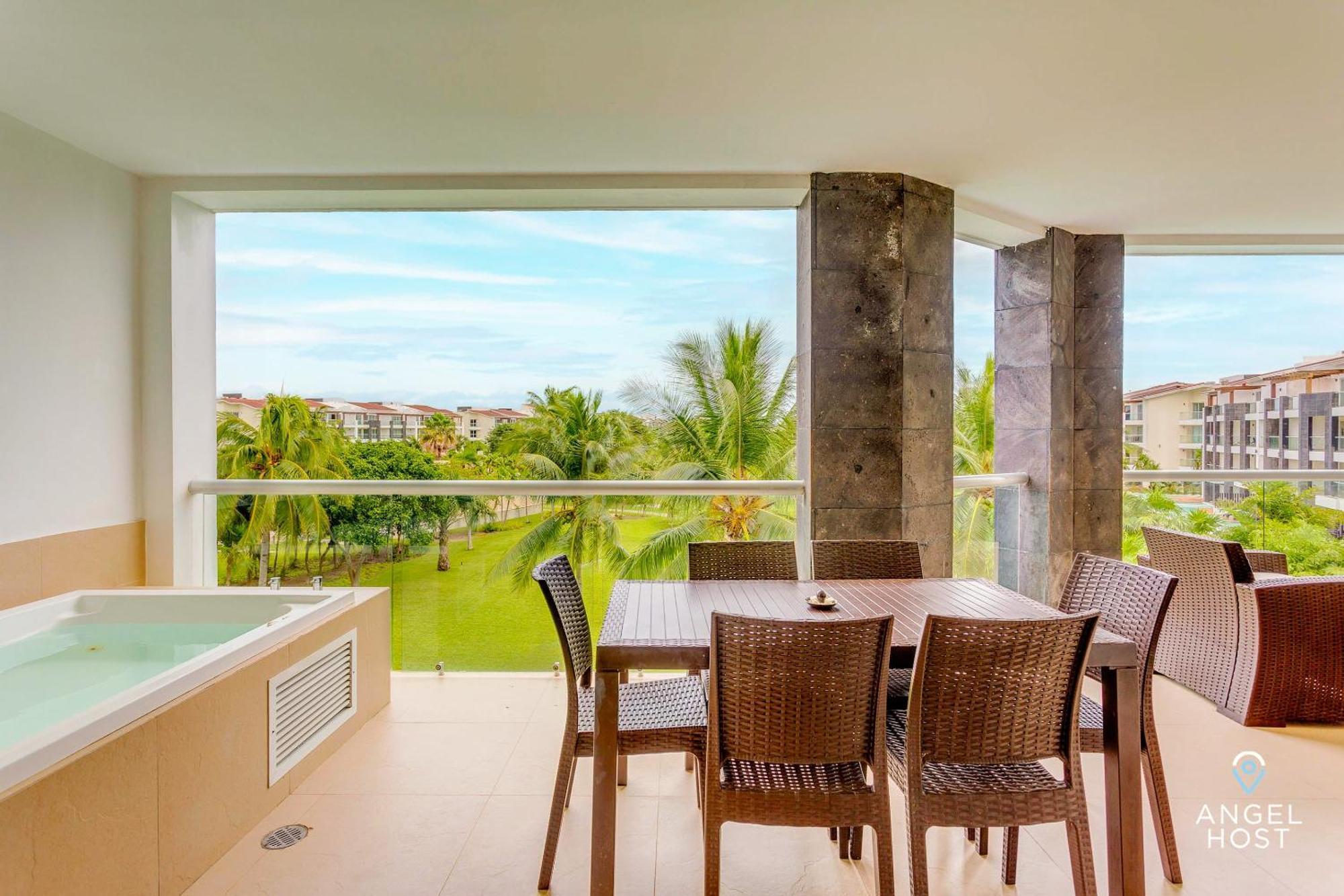 Zen Beachfront Condo, Pool, Gym, Golf, Club