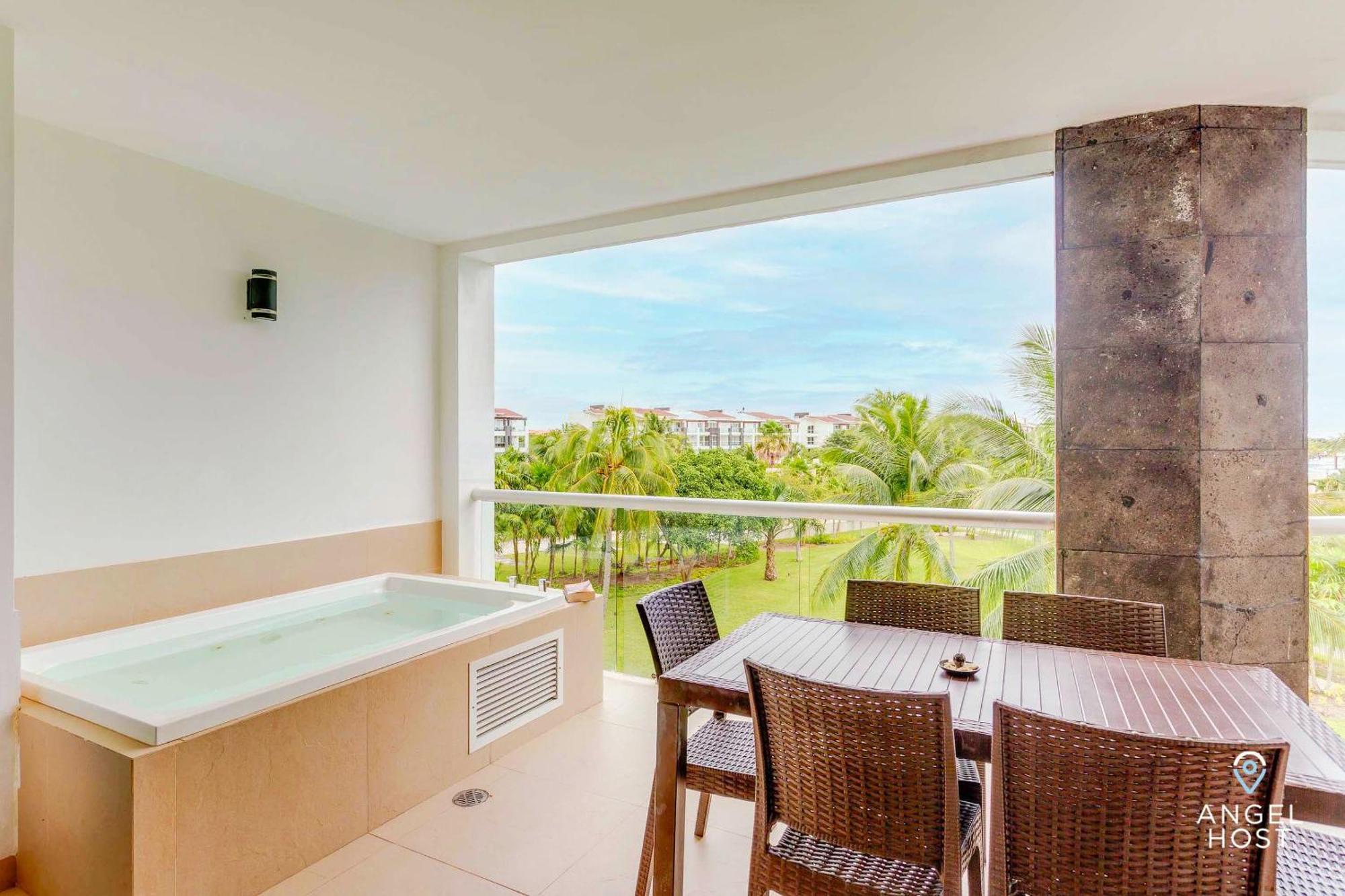 Сasa de vacaciones Zen Beachfront Condo, Pool, Gym, Golf, Club *