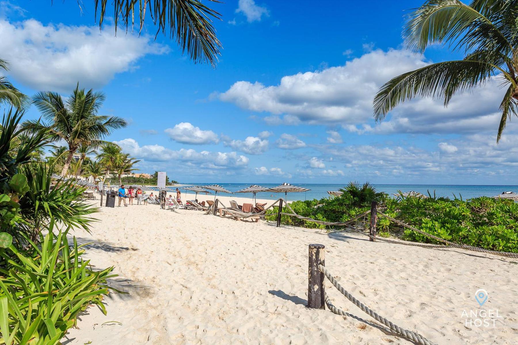 Сasa de vacaciones Zen Beachfront Condo, Pool, Gym, Golf, Club
